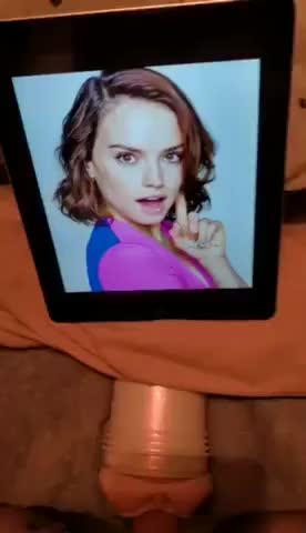 giving Daisy Ridley cum tribute