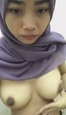 Asian Big Tits Boobs Hijab Indonesian Malaysian Selfie Solo Tits clip