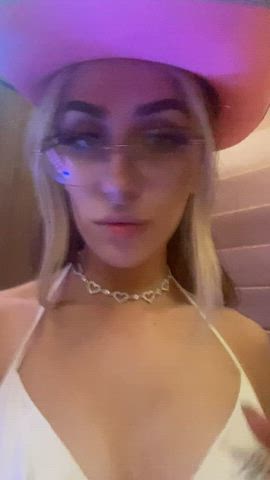 Cowgirl pulling tits out in pokies area 🫣😈