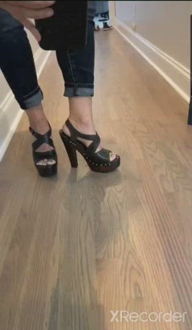 Feet Fetish Heels MILF POV clip