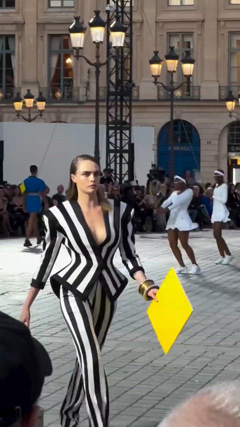 ass cara delevingne sideboob clip