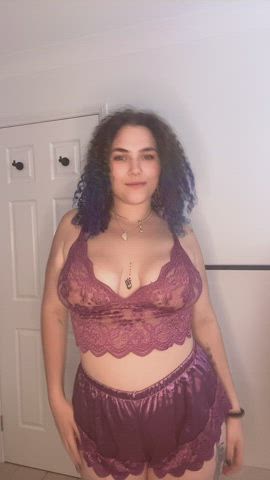 amateur boobs curly hair curvy teasing tits titty-drop clip