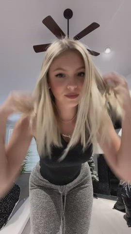 Ass Blonde Cute Jiggling Non-nude TikTok Yoga Pants clip