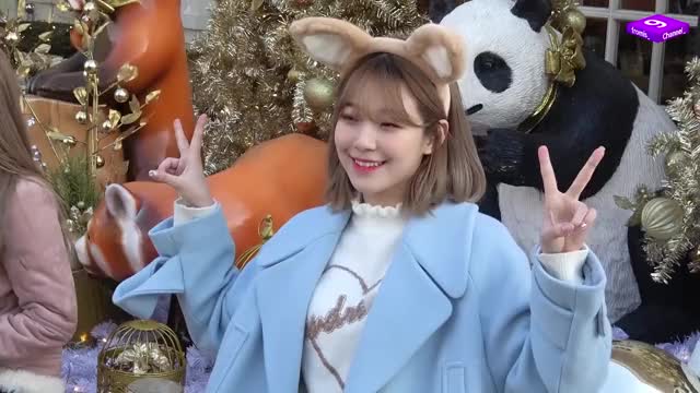 Jiheon poses for pictures