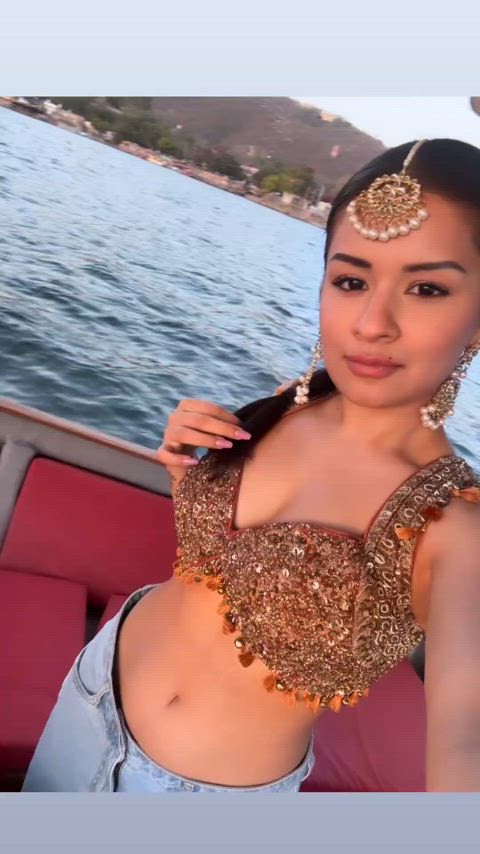 Avneet finally sharing her navel after making us wait for so long