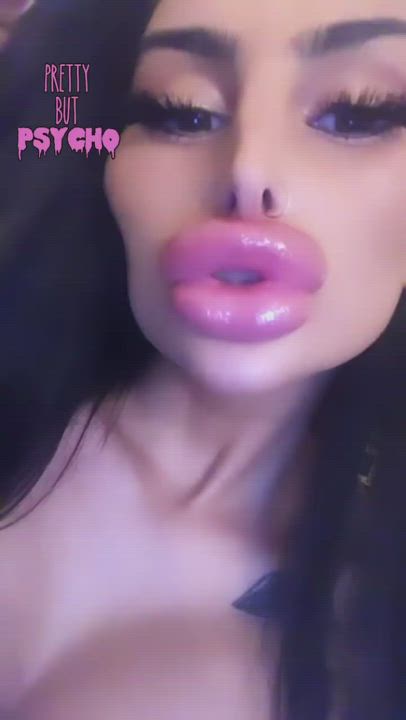 homemade lips selfie clip