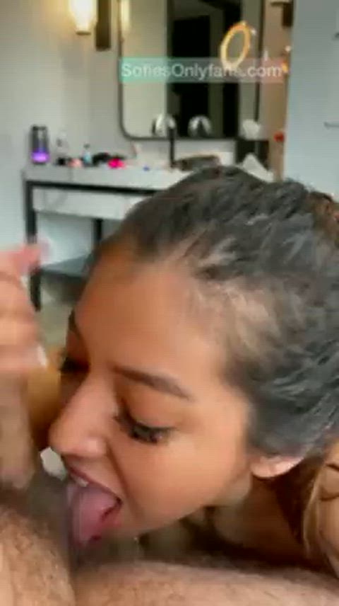 I think she has a favorite sideπ