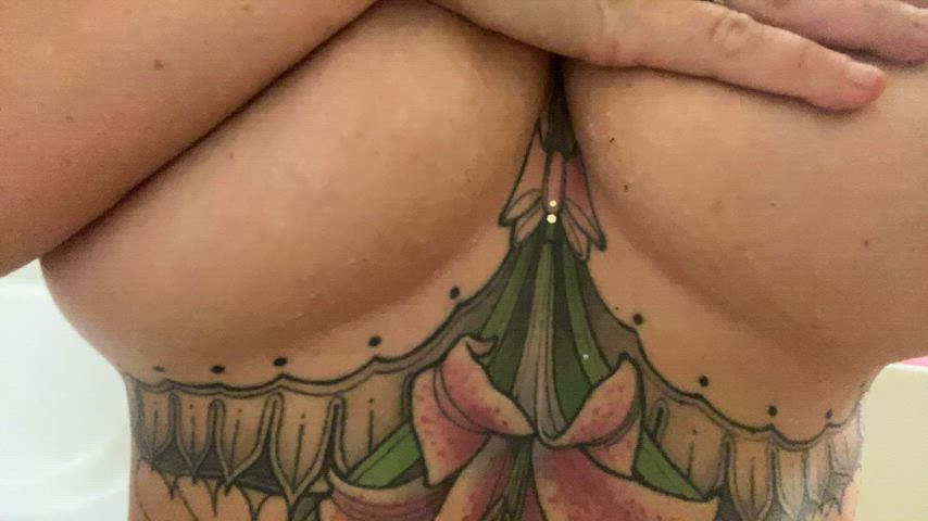 Huge Tits 32G Tattooed