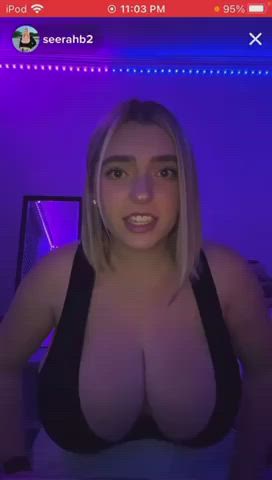20 years old big tits blonde busty cleavage college huge tits natural tits tank top