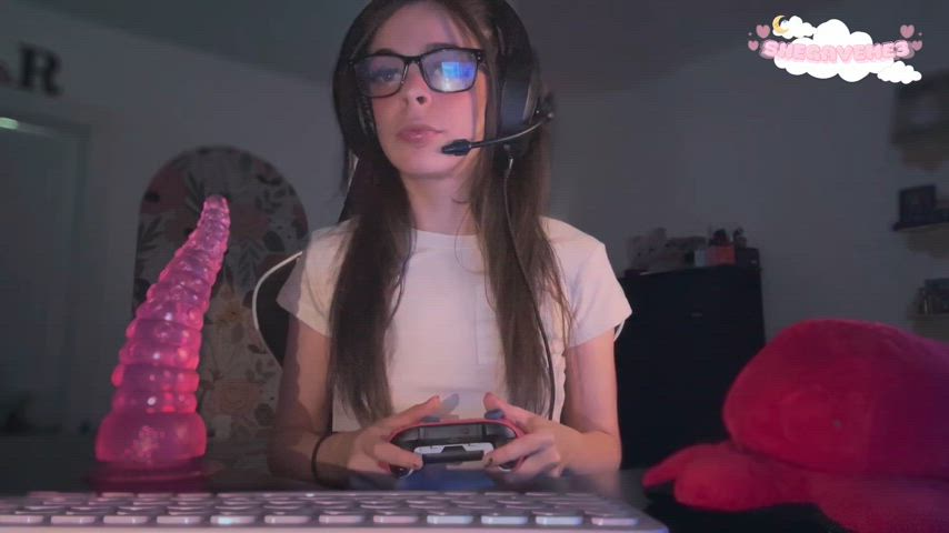 Do you want a brace face gamer gf? I promise I won’t get distracted like this again!