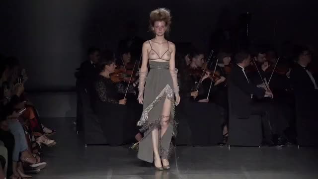 Dancing clip