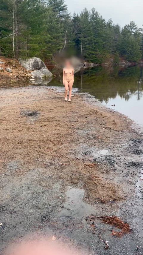 Dared to go (f)or a walk at the public boat launch, the guys in line didn’t mind