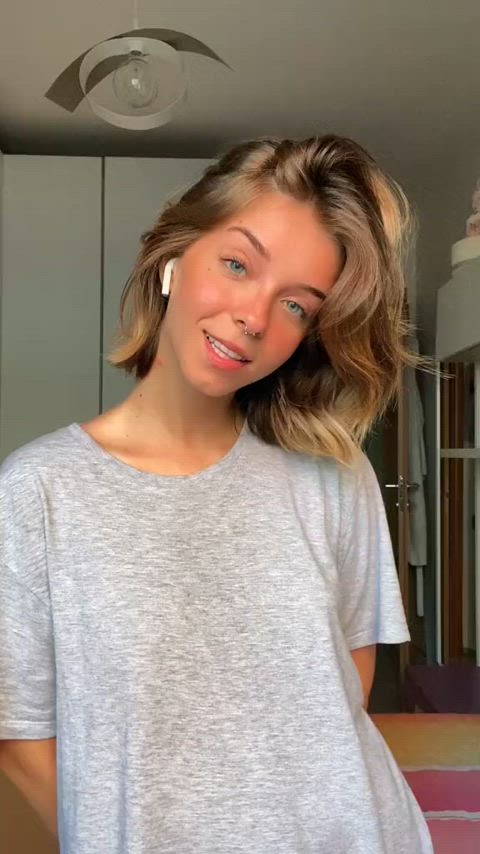 braless teen tiktok clip