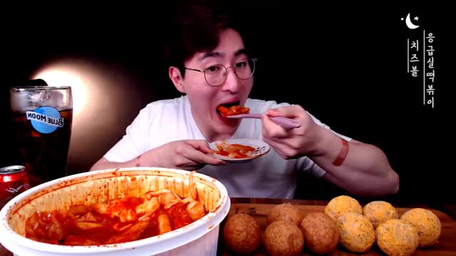 엠브로_응급실떡볶이 BHC 치즈볼두종류 먹방-5