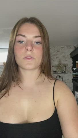 Do you like tiny nipples on huge natural boobs 💕