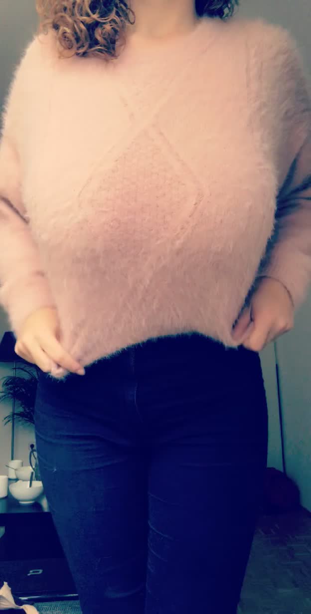 I love a cozy fall sweater (OC)