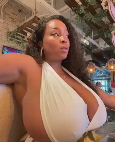 Huge Tits Nipslip Public Sideboob clip