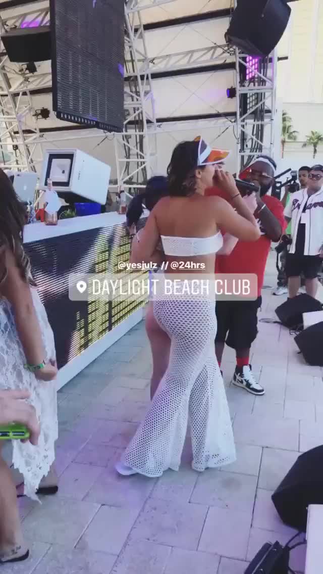 Dancing clip