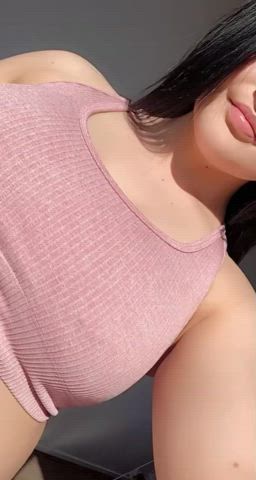 Let me put these big tits in your face 😏❤️