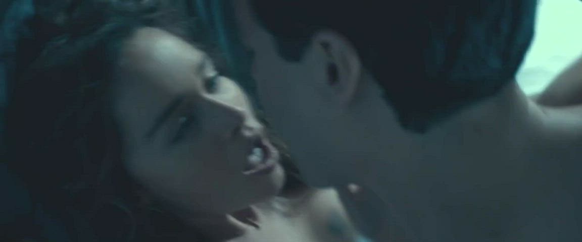Celebrity Emilia Clarke Sex clip