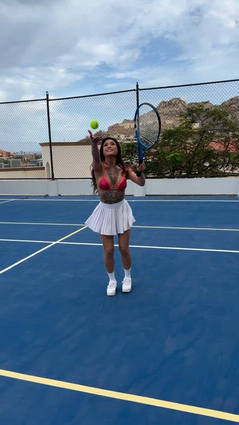 how a bimbo plays tennis