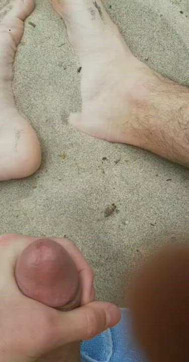N(23) Jerking off at the beach