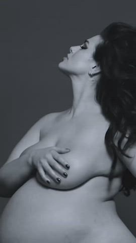 Ashley Graham Nude Tits clip