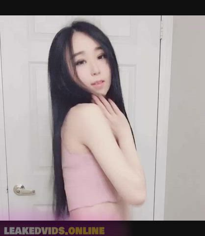 Asian Dancing OnlyFans clip