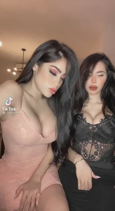 Babes Big Tits Cleavage Friends