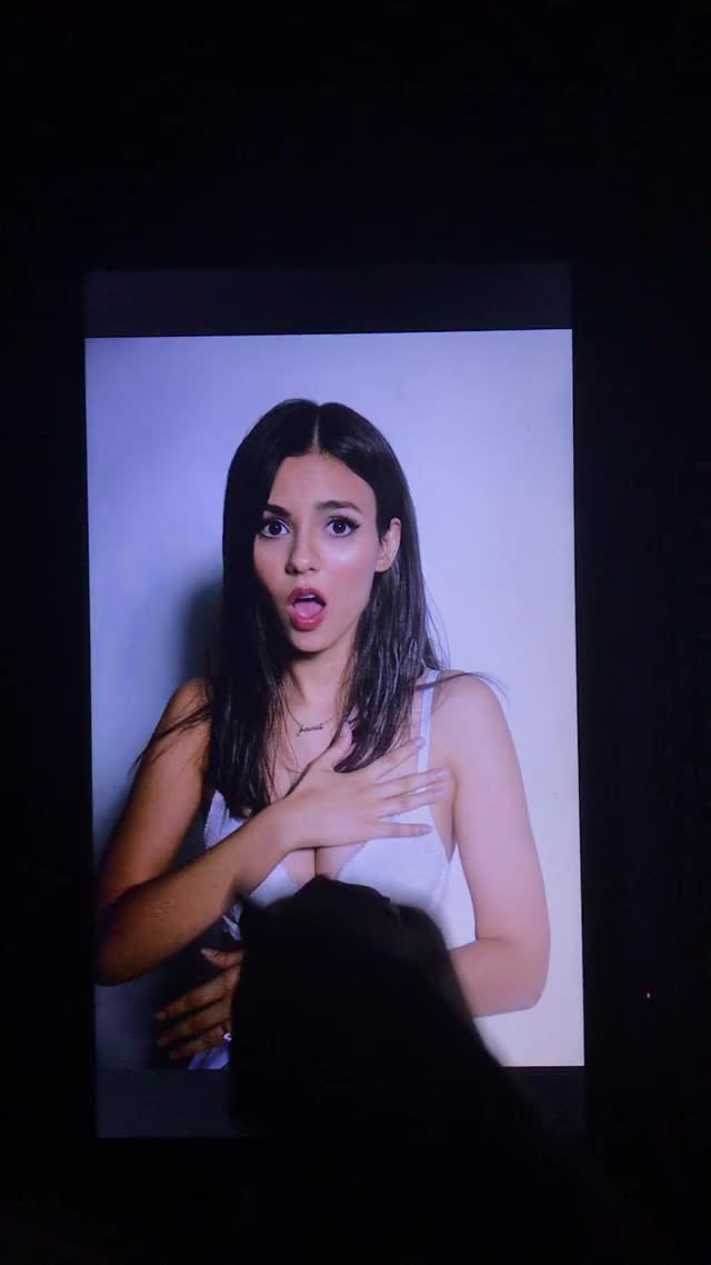 [POLL WINNER - arriving late] Victoria Justice Cumtribute