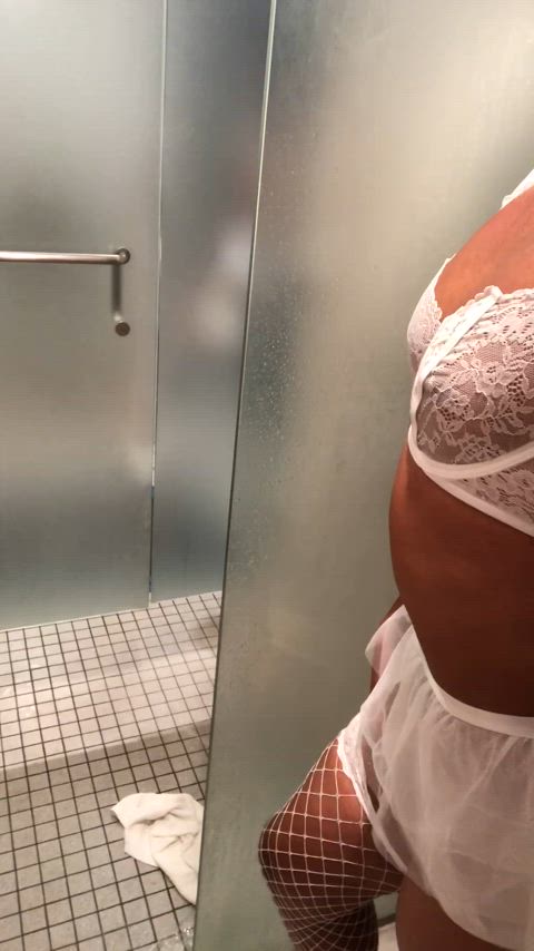 OMG🫢Almost got caught being a slut in the men's locker room🔥