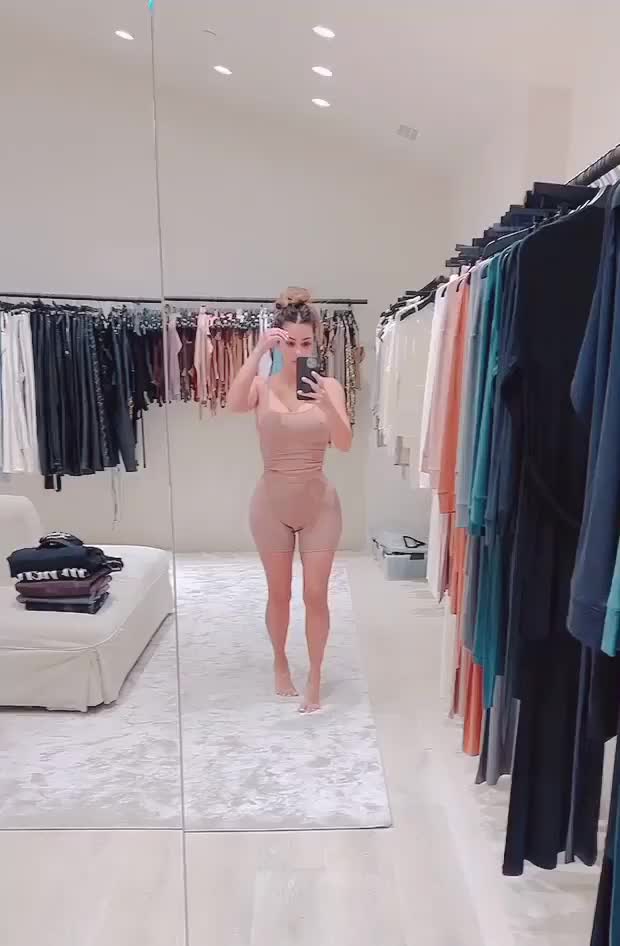 Kim Kardashian Sexy Body