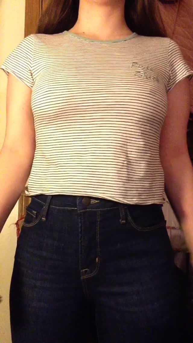 Shirt up, pants down (F19) (GIF)