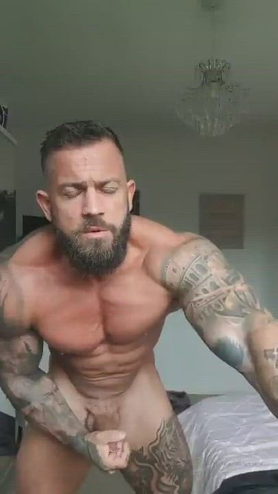 Muscle Dude Jerking off
