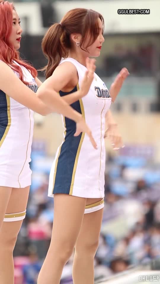 Cheerleader Lee Joo Hee Thigh Choke