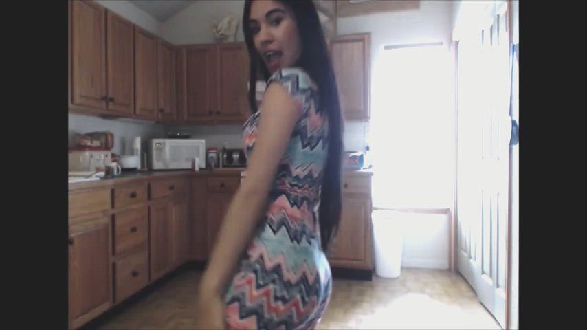 Latina Ass Shake