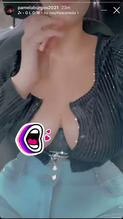 Cleavage Huge Tits Latina clip