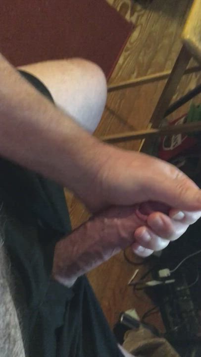 Daddy Cums so hard. Follow me at Twitter https://twitter.com/UrzatheW and check out