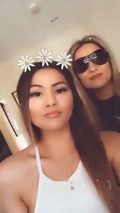 2 latinas