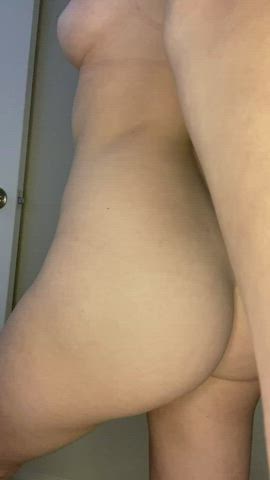 Every little jiggle turns me on [f]
