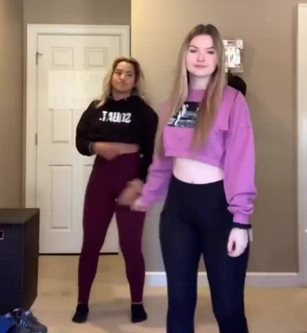 2 thick teens twerking