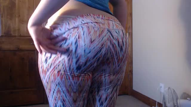 (GIF) stripping down to show my pretty panties and juicy booty [f]