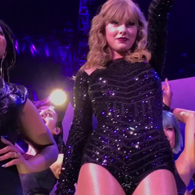 Taylor Swift - (2018) Reputation Show, Beginning Of "Style"