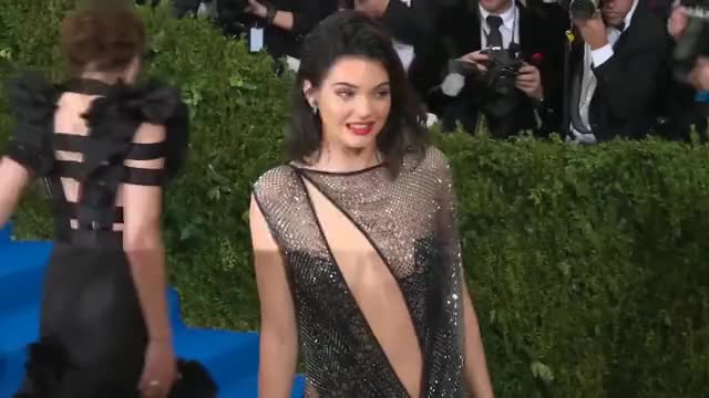 Kendall Jenner zoom