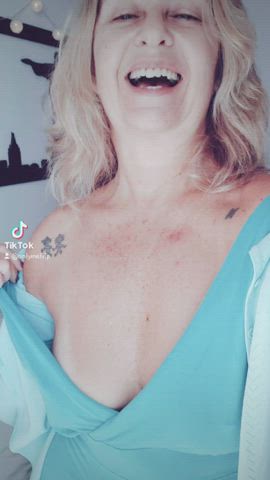 Blonde Boobs Braless Hotwife MILF Mom Nipples Wife clip