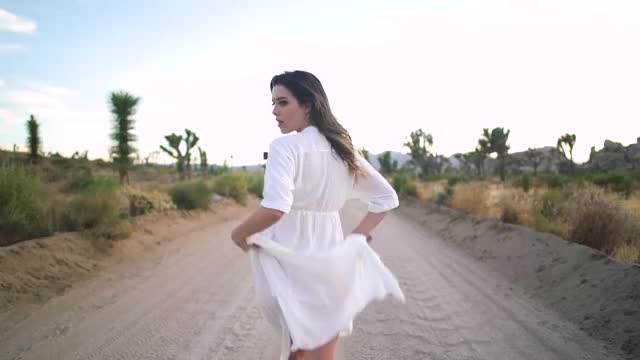 Lauren Summer - shirt lifting to explose nude booty on road (short) (PLEASE DO NOT