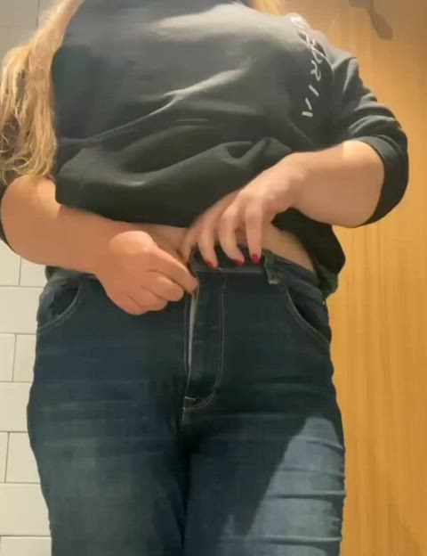 amateur chubby cute jeans onlyfans undressing clip