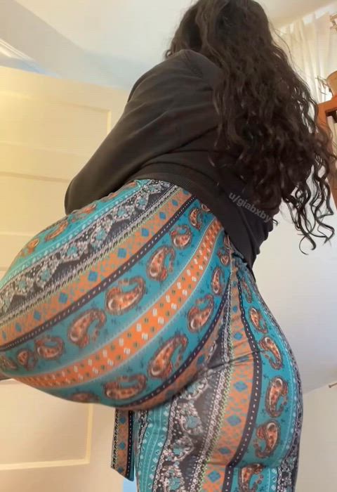 ass big ass brunette bubble butt clothed curly hair latina pants yoga pants fitness-girls