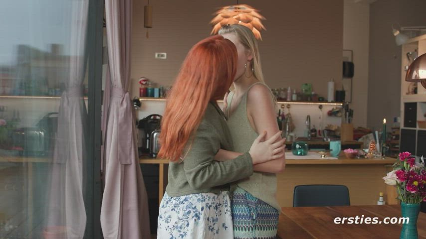 Cute kissing between Iva &amp; Jolein in their latest video!