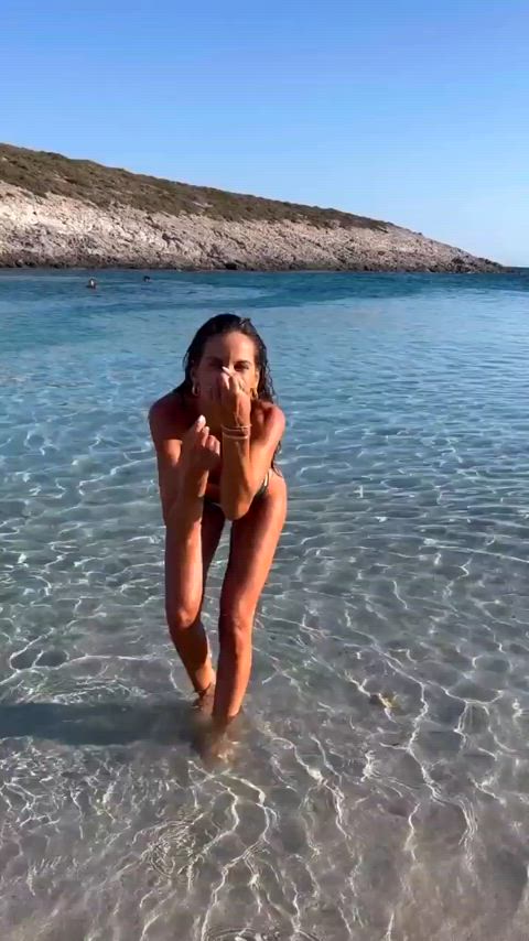 bikini sara sampaio wet clip